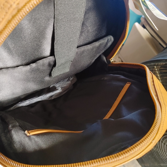 NWT Stone Mountain Unisex Brown Leather Backpack - Picture 10 of 13